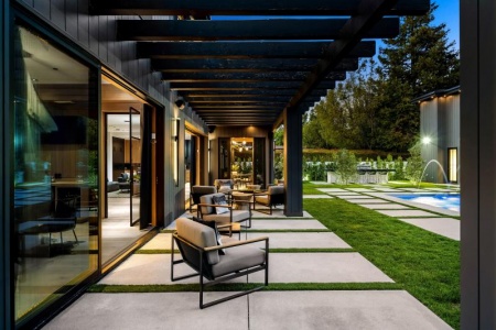 Quelles solutions d'aménagement choisir pour valoriser votre espace piscine ?