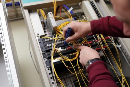 Les bonnes pratiques pour une installation fibre optique réussie chez vous